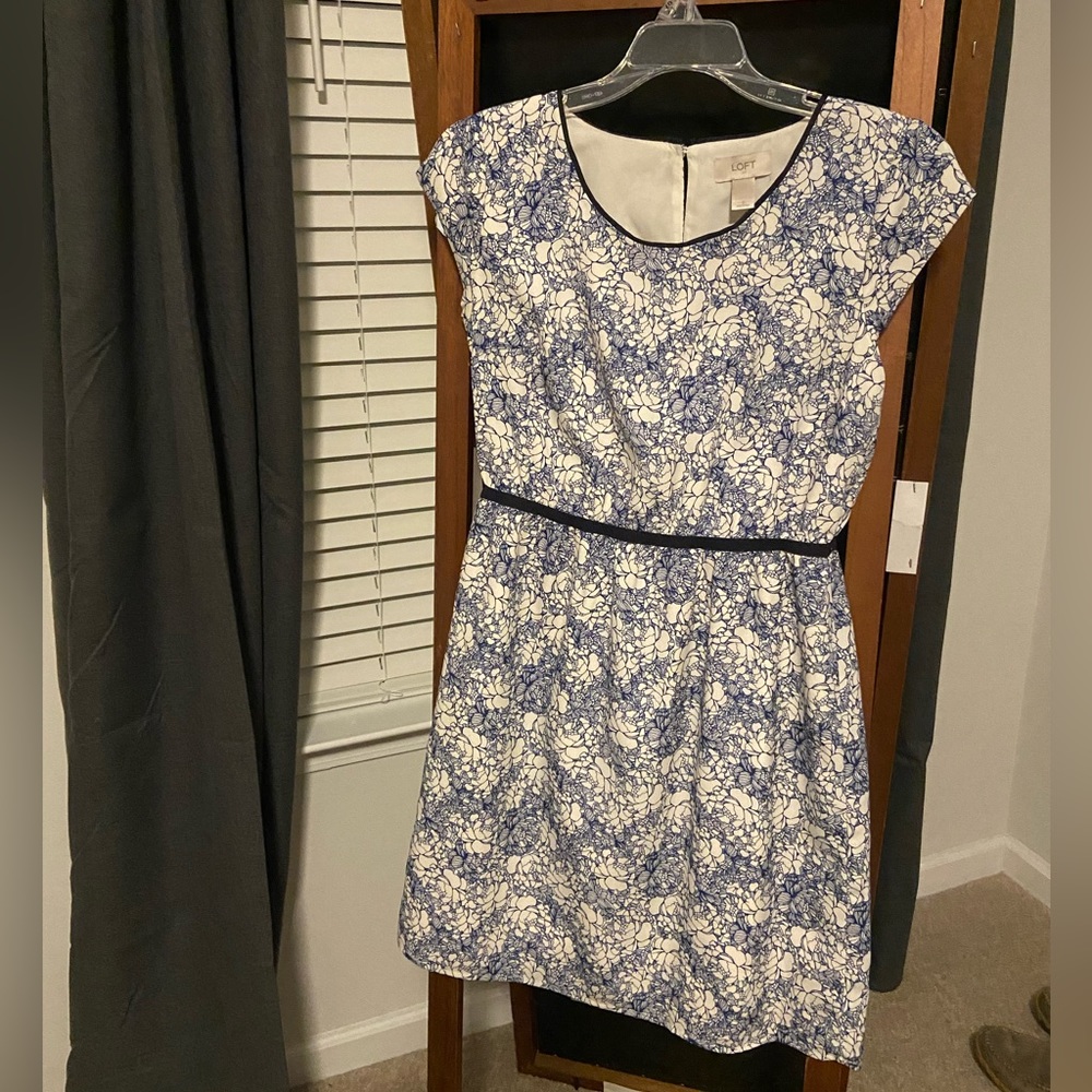 Loft casual shift dress- Size 0- perfect condition
